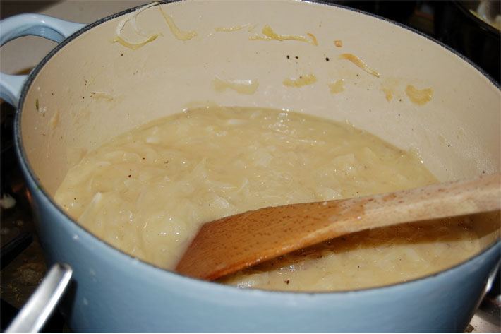 SOPA DE CEBOLLA EN COCOTTE DE LE CREUSET O STAUB